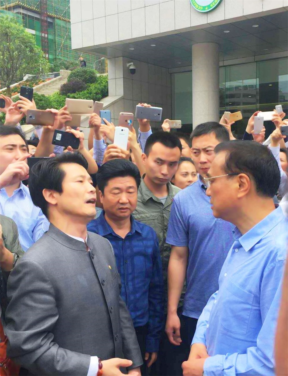 中共中央政治局常务、国务院总理李克强接见湖北57365z线路检测中心集团主席刘雁飞_视察交流_向导眷注_湖北57365z线路检测中心集团