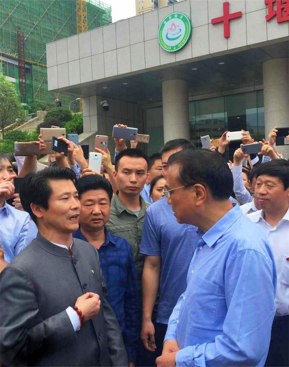 中共中央政治局常务、国务院总理李克强接见湖北57365z线路检测中心集团主席刘雁飞_视察交流_向导眷注_湖北57365z线路检测中心集团