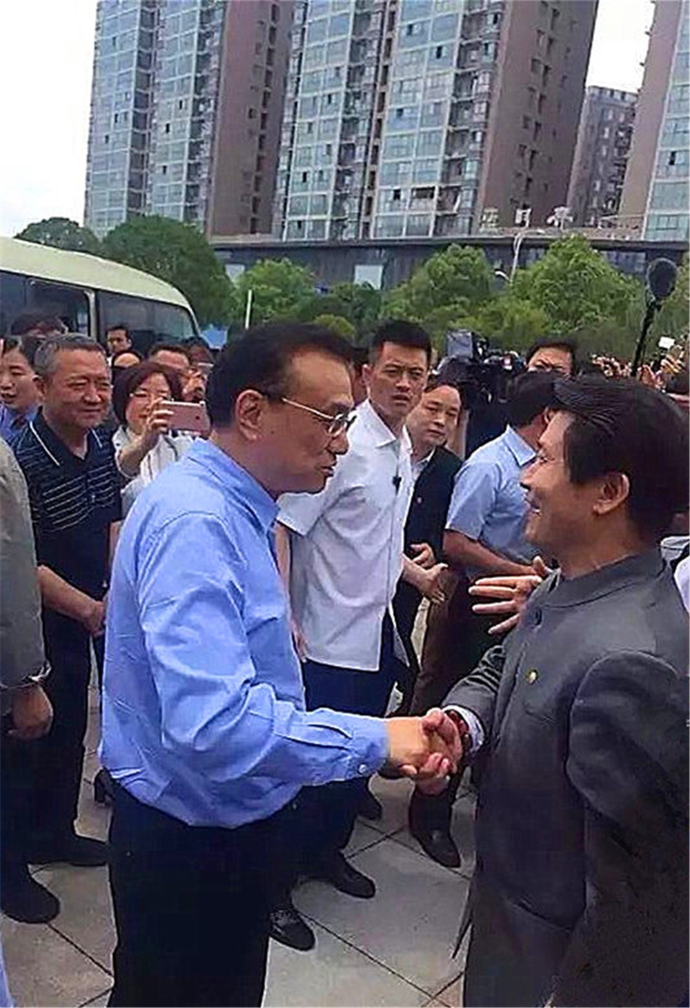 中共中央政治局常务、国务院总理李克强接见湖北57365z线路检测中心集团主席刘雁飞_视察交流_向导眷注_湖北57365z线路检测中心集团